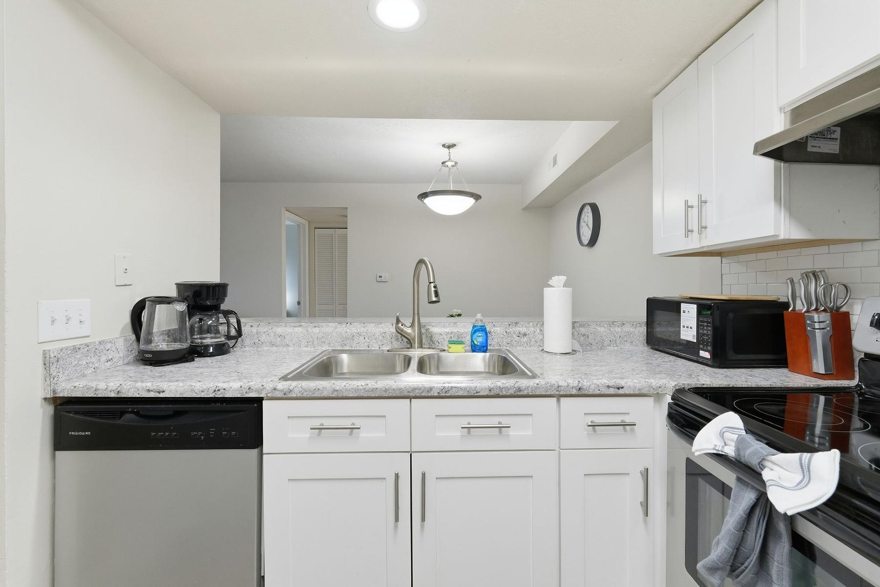 Northwoods apartment 136-2C photo 3