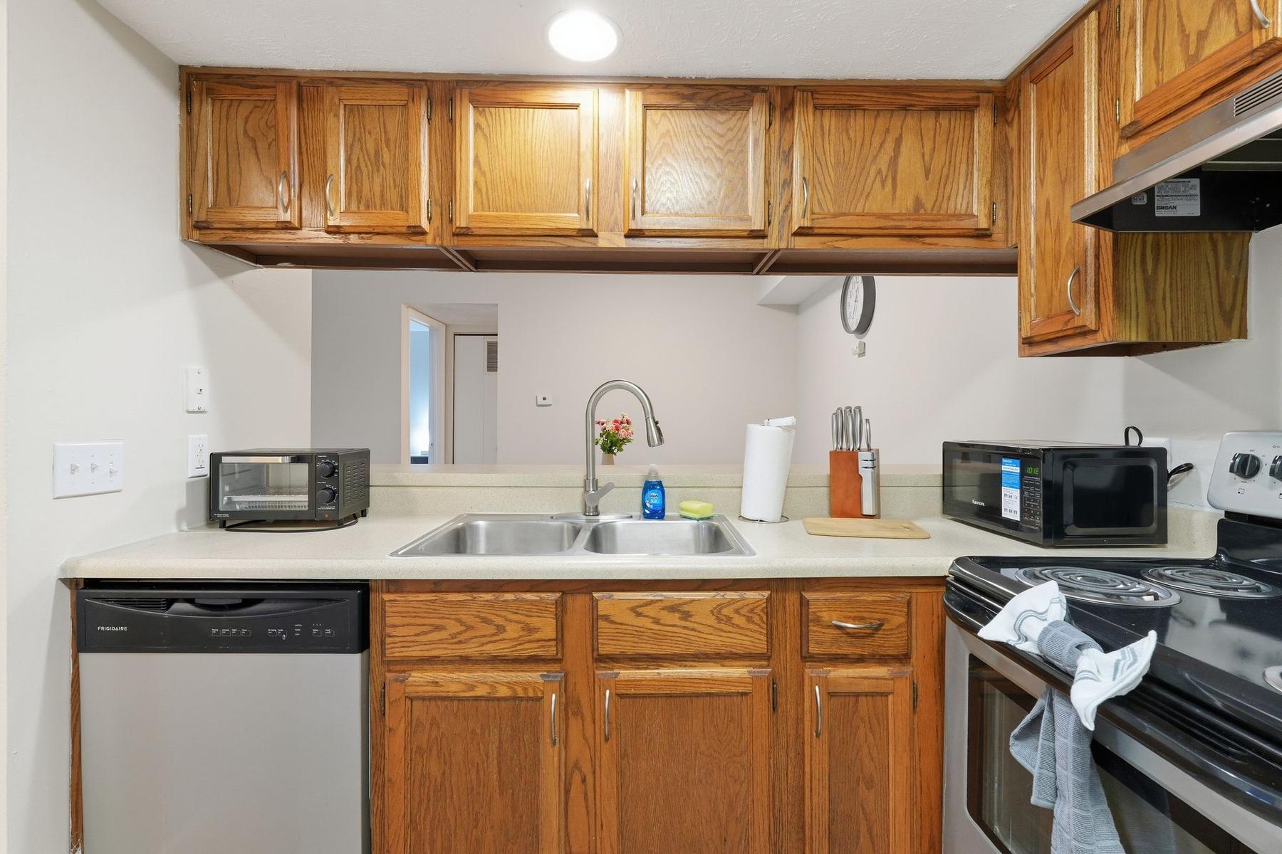 Northwoods apartment 144-2C photo 3