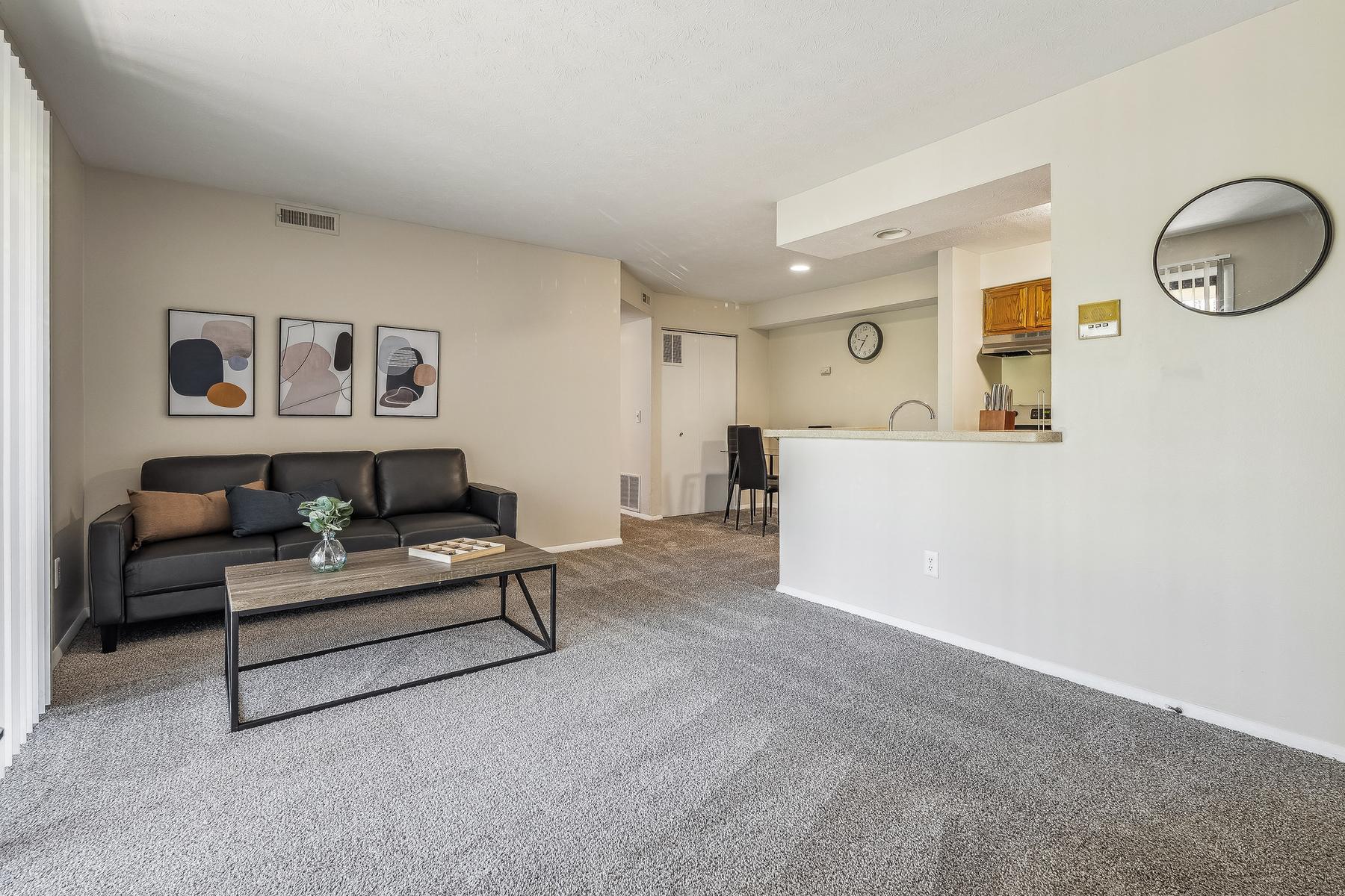 Northwoods apartment 8083-2C photo 4