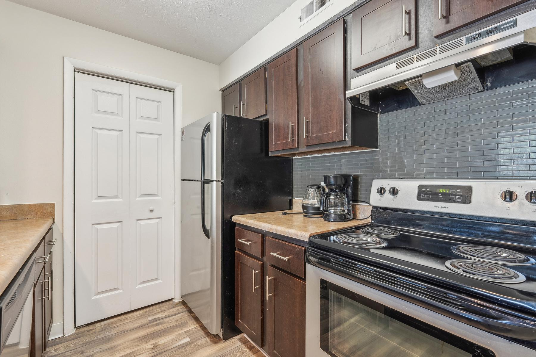 Northwoods apartment 8083-2D photo 3