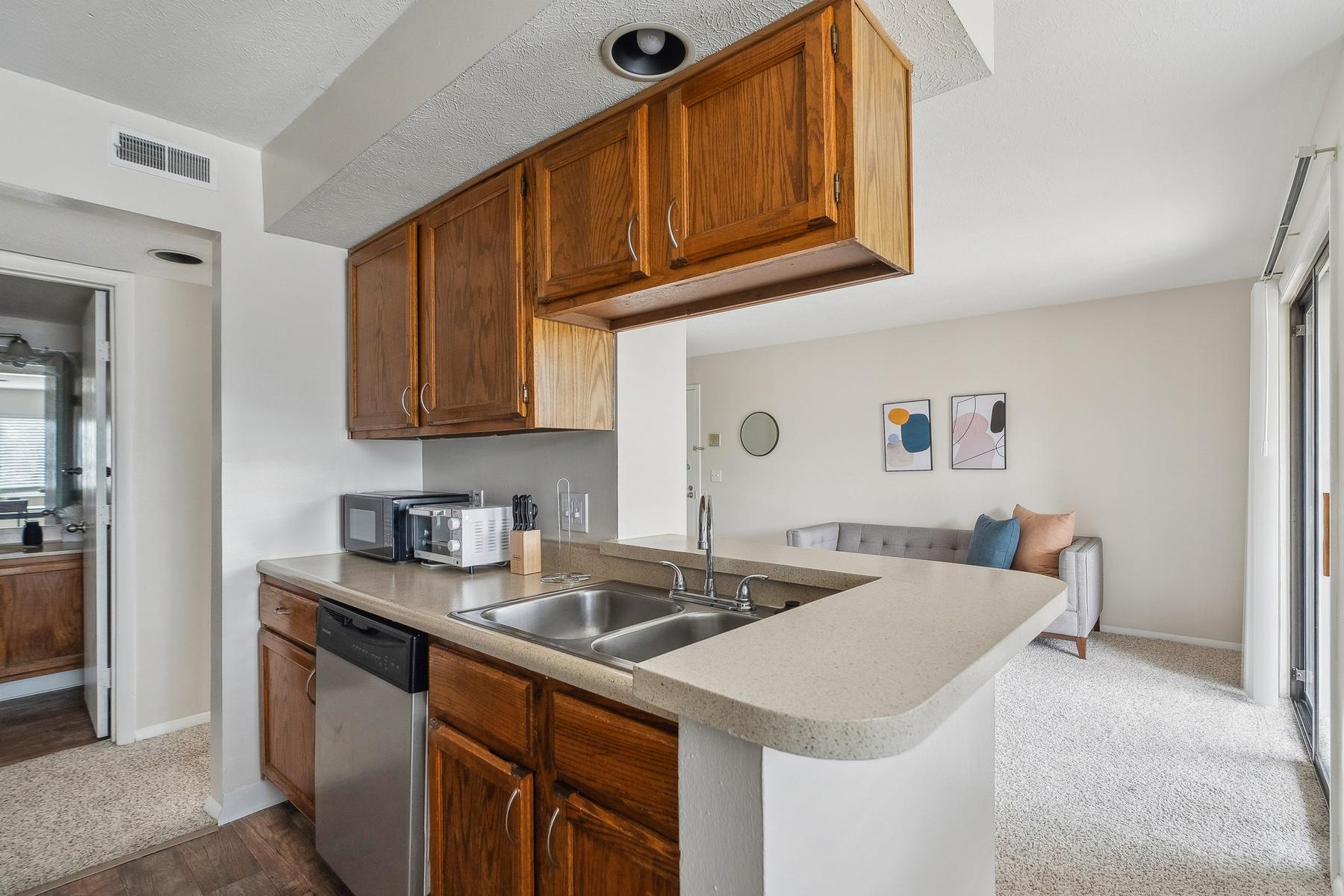 Northwoods apartment 8087-3C photo 3