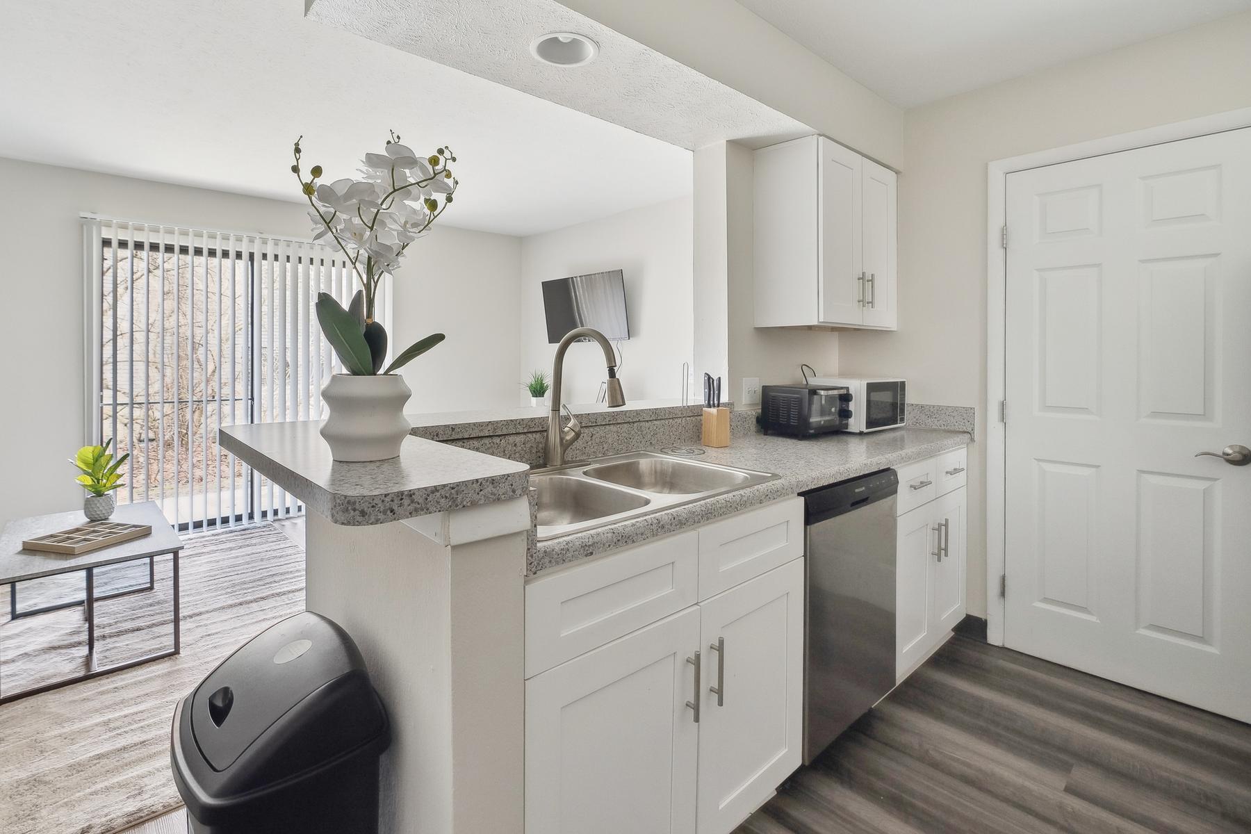 Northwoods apartment 8091-2A photo 3
