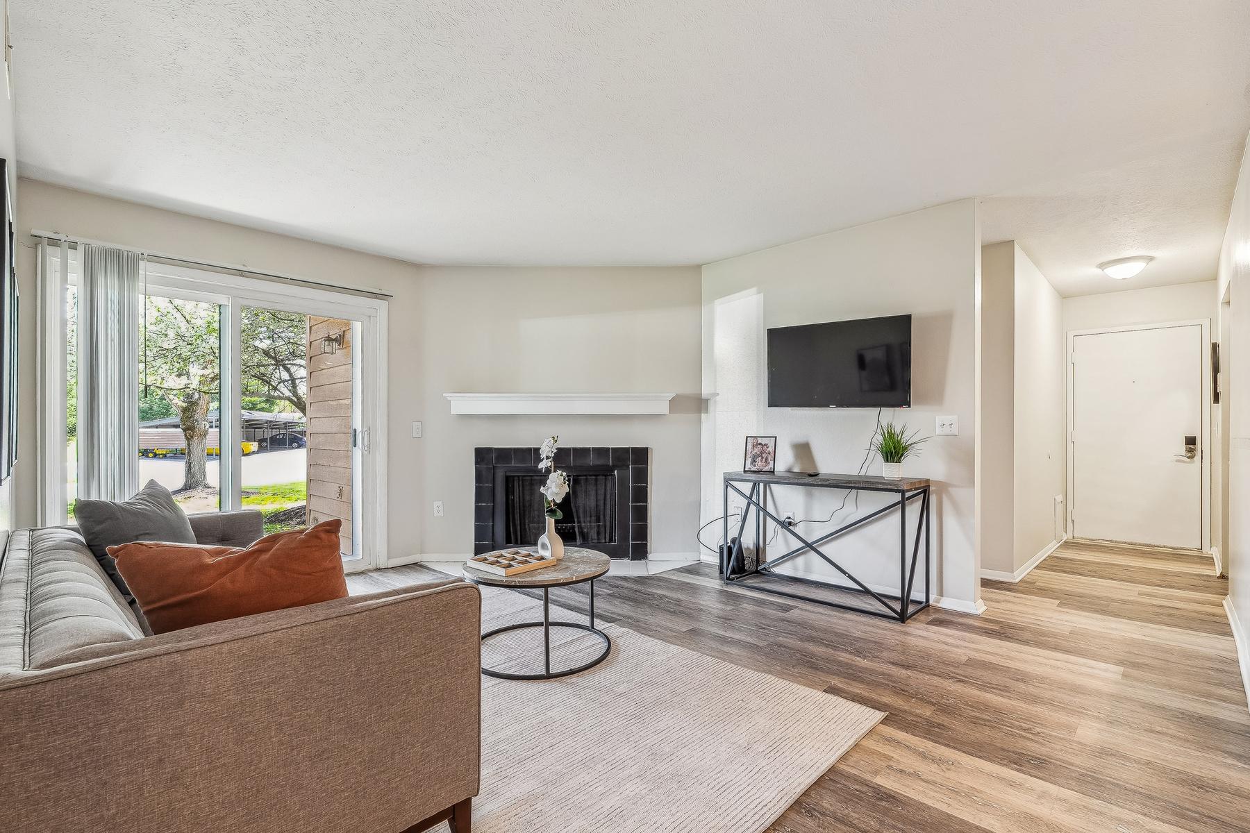 Northwoods apartment 8099-1D photo 4