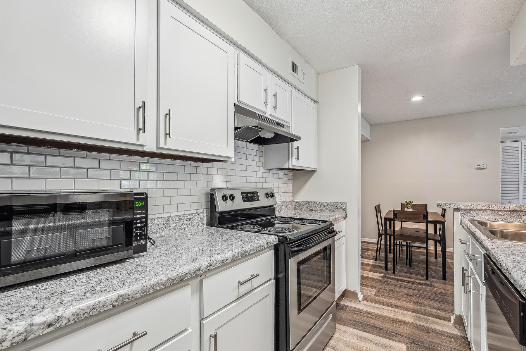 Northwoods apartment 8099-1D photo 3