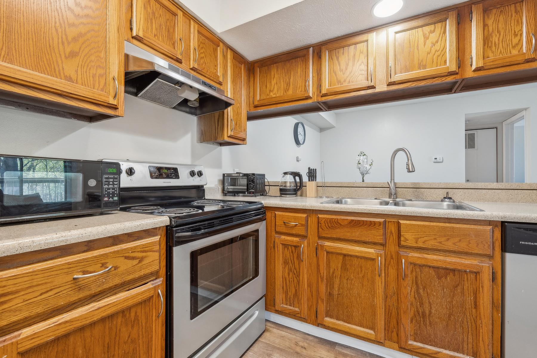 Northwoods apartment 8129-2B photo 3