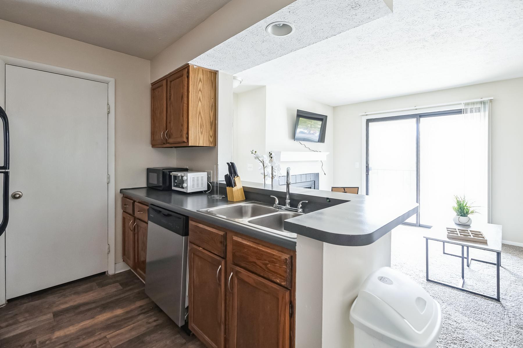 Northwoods apartment 8241-1D photo 3